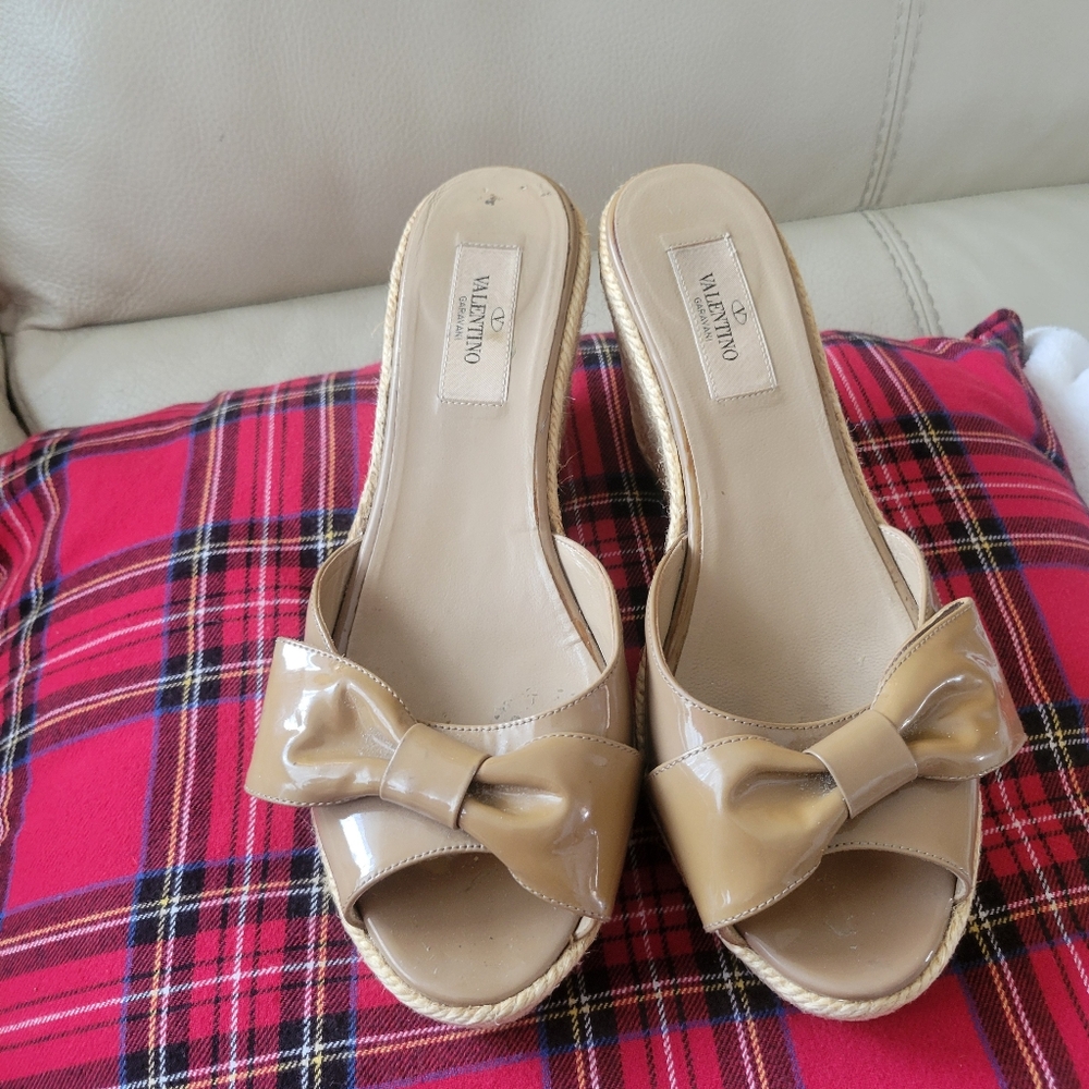 Valentino Women's Tan Bow Slide Sandals